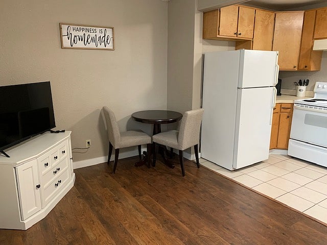 Furnished Finder property 429182_3 photo 4