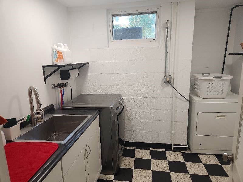 Common area -- Laundry room