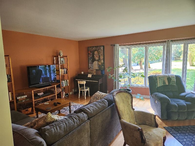 Common living room with piano