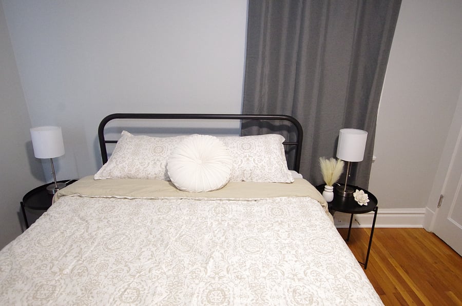 Queen bed with a Zinus 12 inch memory foam mattress with cooling gel foam medium firmness.