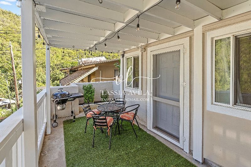 Lanai (Porch)