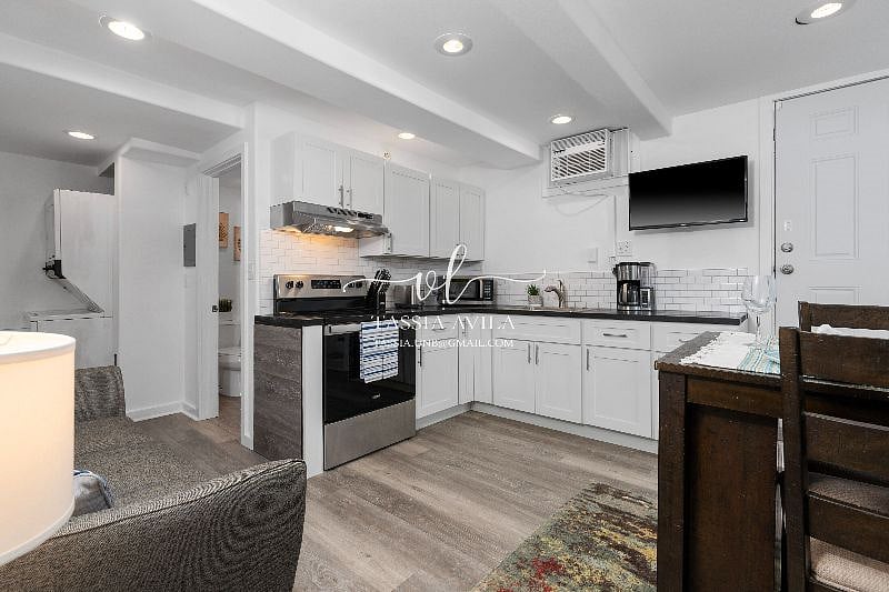 Living Room/Kitchen
