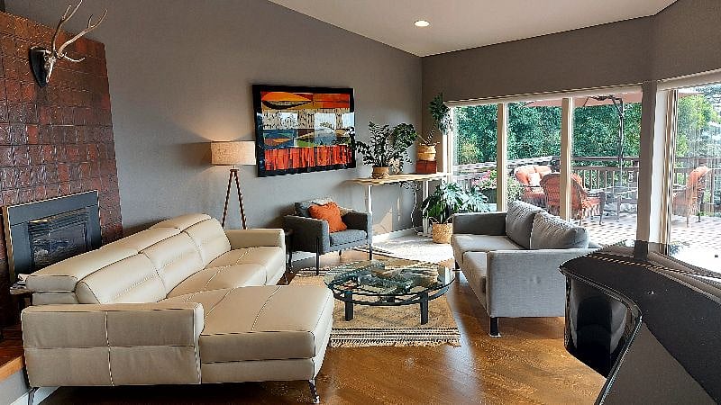 Grey couch has been moved to kitchen area (see first photo)
Standing desk in corner will not be present during rental