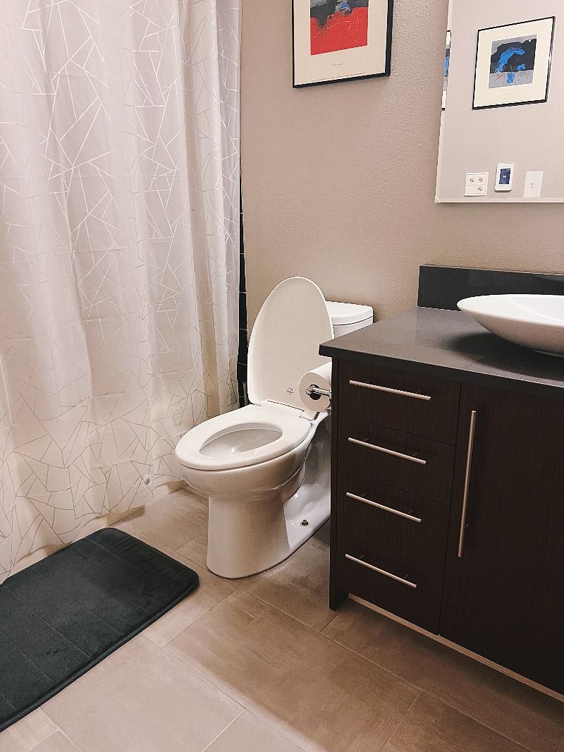 Guest bathroom (heated tile floors)