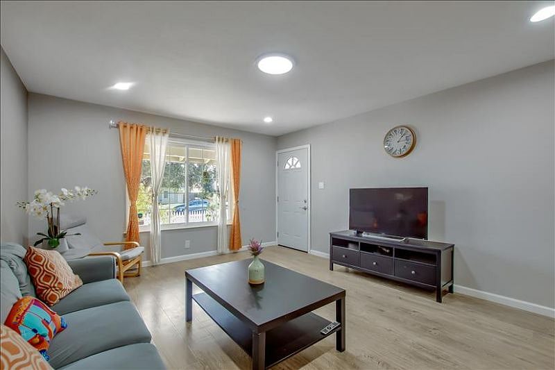 Furnished Finder property 429962_1 photo 10