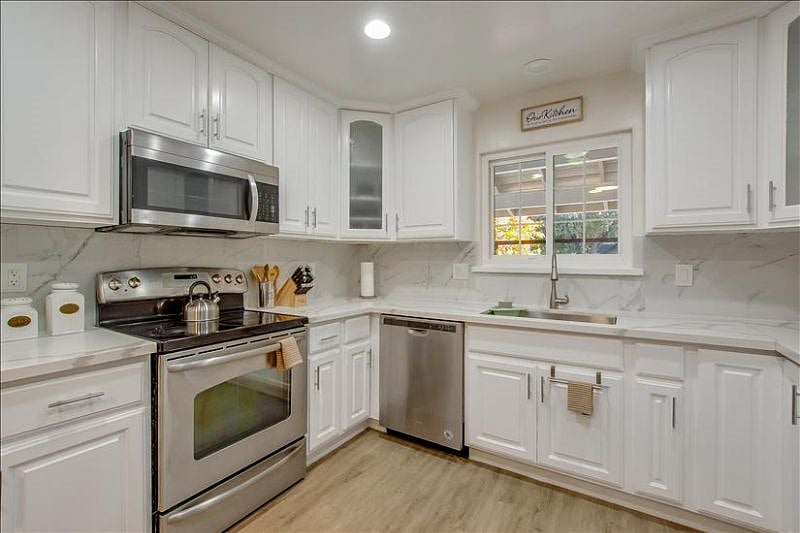 Furnished Finder property 429962_1 photo 17