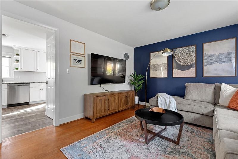Furnished Finder property 430230_1 photo 3