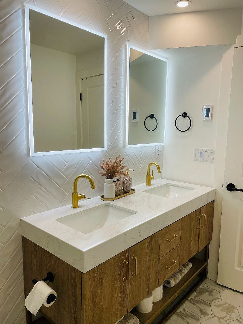 Modern, fully renovated bathroom
