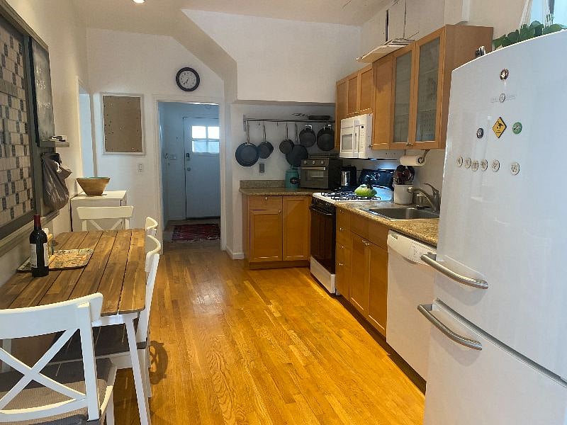 Furnished Finder property 430519_1 photo 3