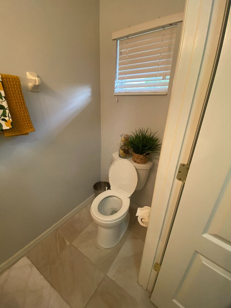 Downstairs 1/2 Bath
