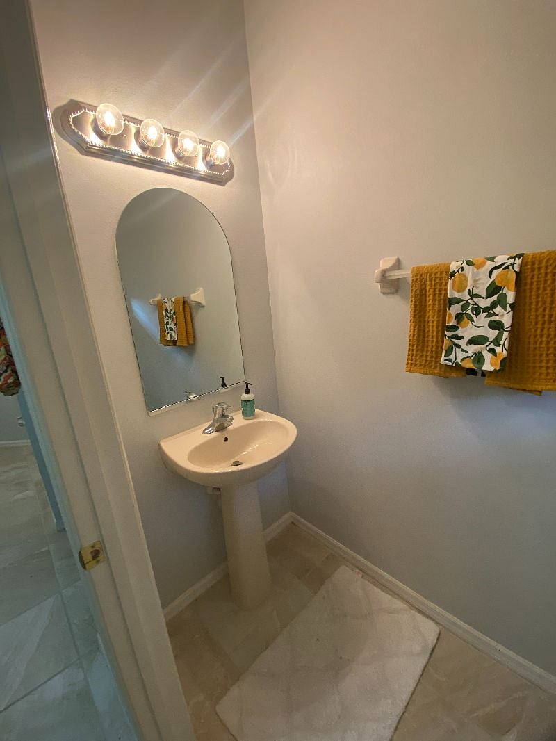 Downstairs 1/2 Bath