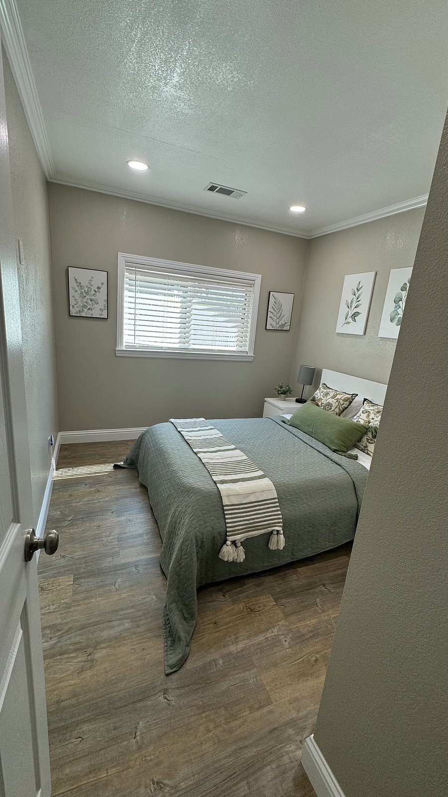 2nd bedroom