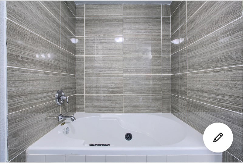 Bathtub/Standing shower 
