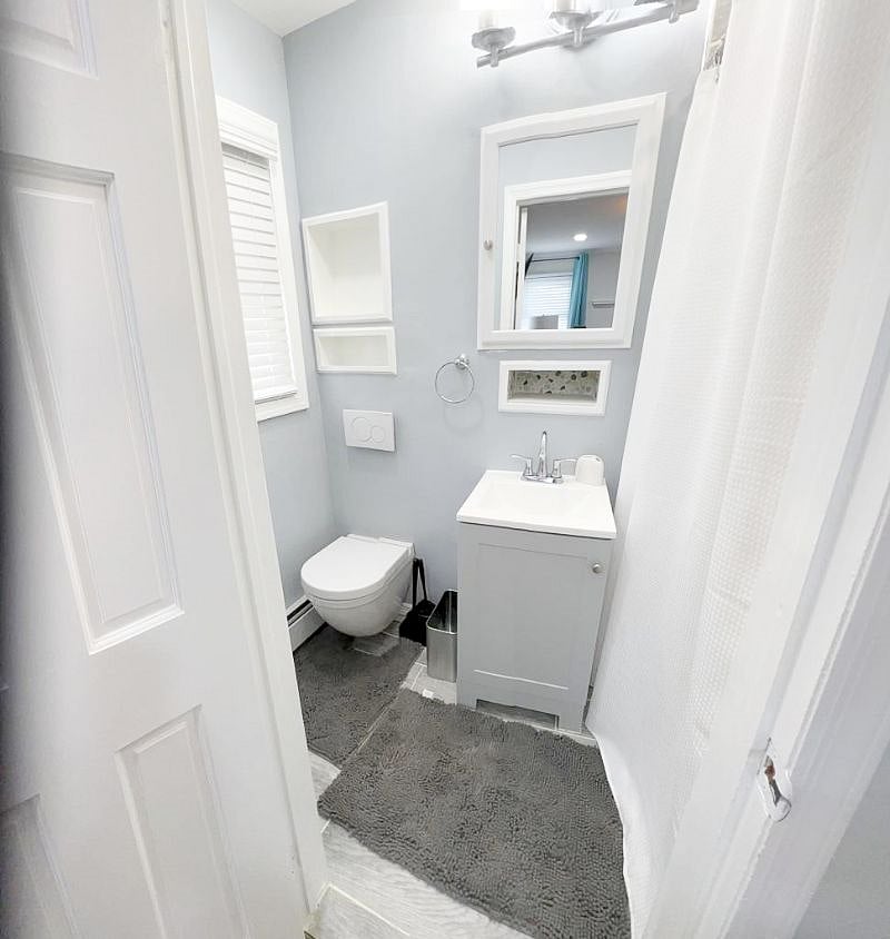 Primary bedroom's private full bathroom