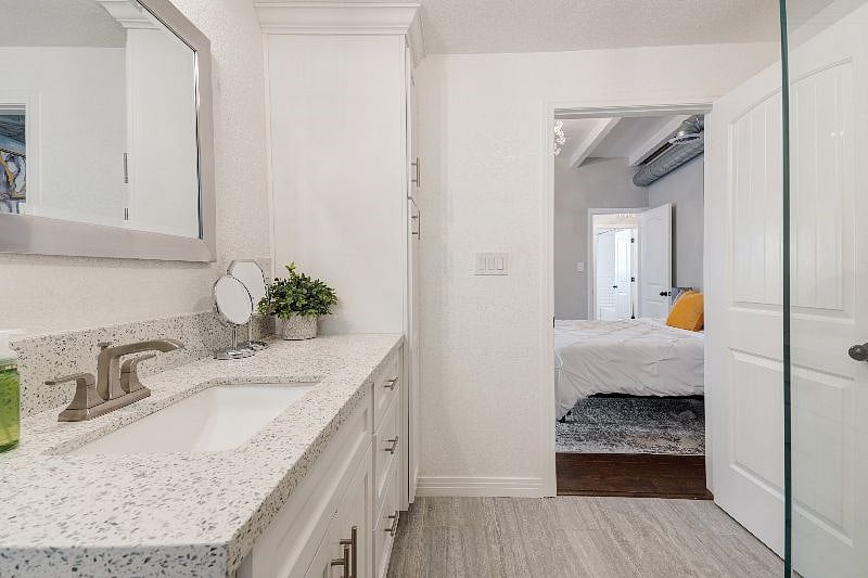 master bedroom bathroom