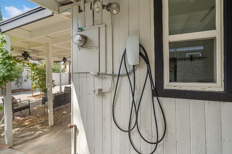 Tesla Charger 