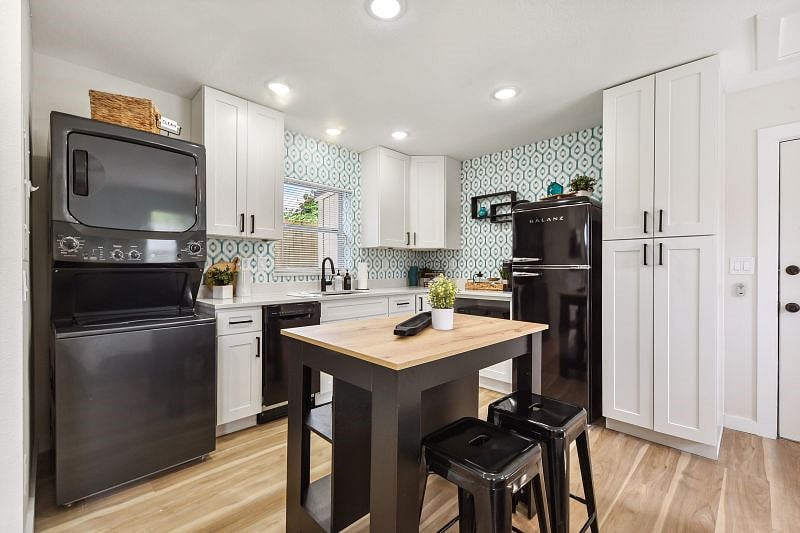 Furnished Finder property 430867_1 photo 6