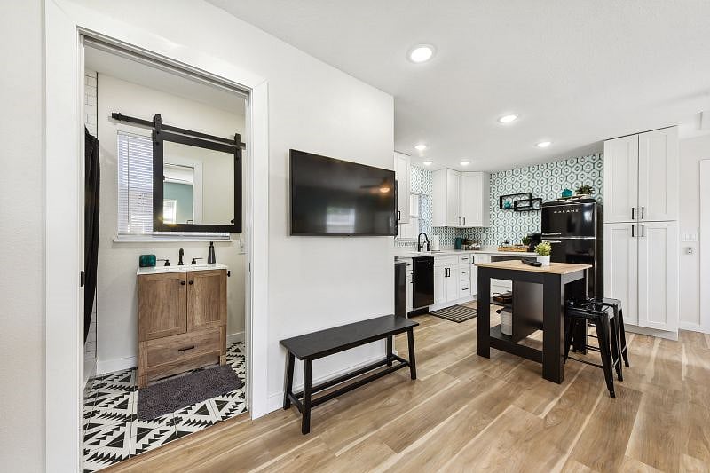 Furnished Finder property 430867_1 photo 10