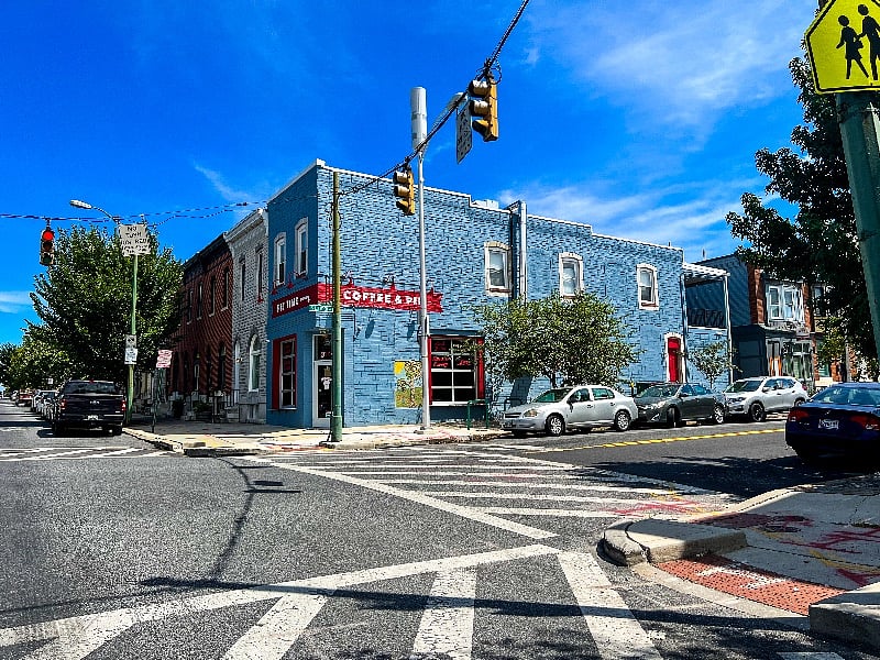 Comercial - 4 Blocks Away
