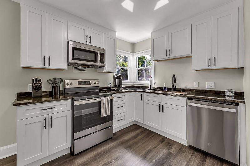 Furnished Finder property 430971_1 photo 12
