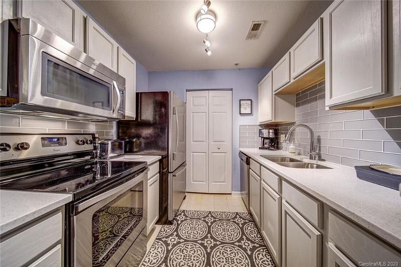 Furnished Finder property 430982_1 photo 11