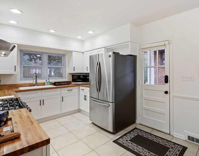 Furnished Finder property 430988_1 photo 17