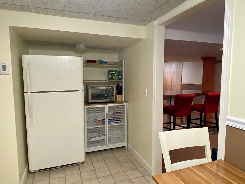 Fully equipment kitchen with oven, microwave, electric cooktop, coffee machine