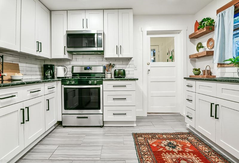Kitchen with new appliances. Fridge, DW and Gas stove. Small appliances include: Toaster, coffee maker, electric kettle, food processor, rice cooker, crock pot, blender and hand mixer. All the necessary dishes/pots/pans/cookie sheets and quality utensils for cooking/baking and enjoying lovely meals.