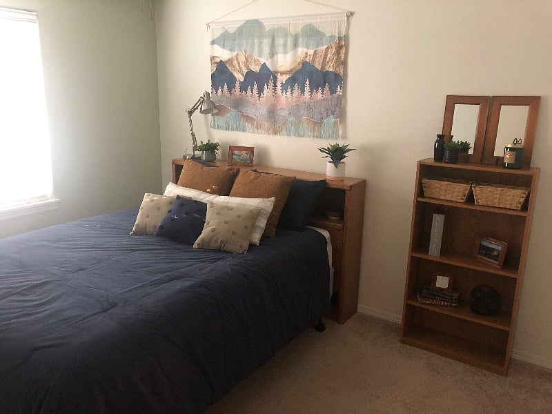 Private single bedroom with Queen bed - linens provided if needed, or use your own.
