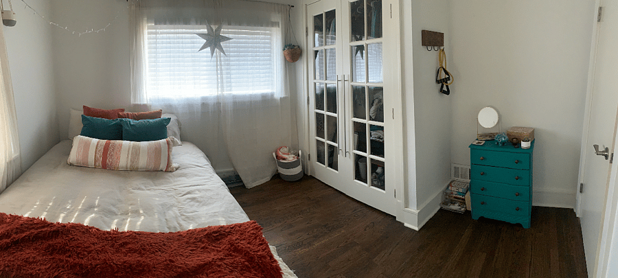 Upstairs front bedroom
