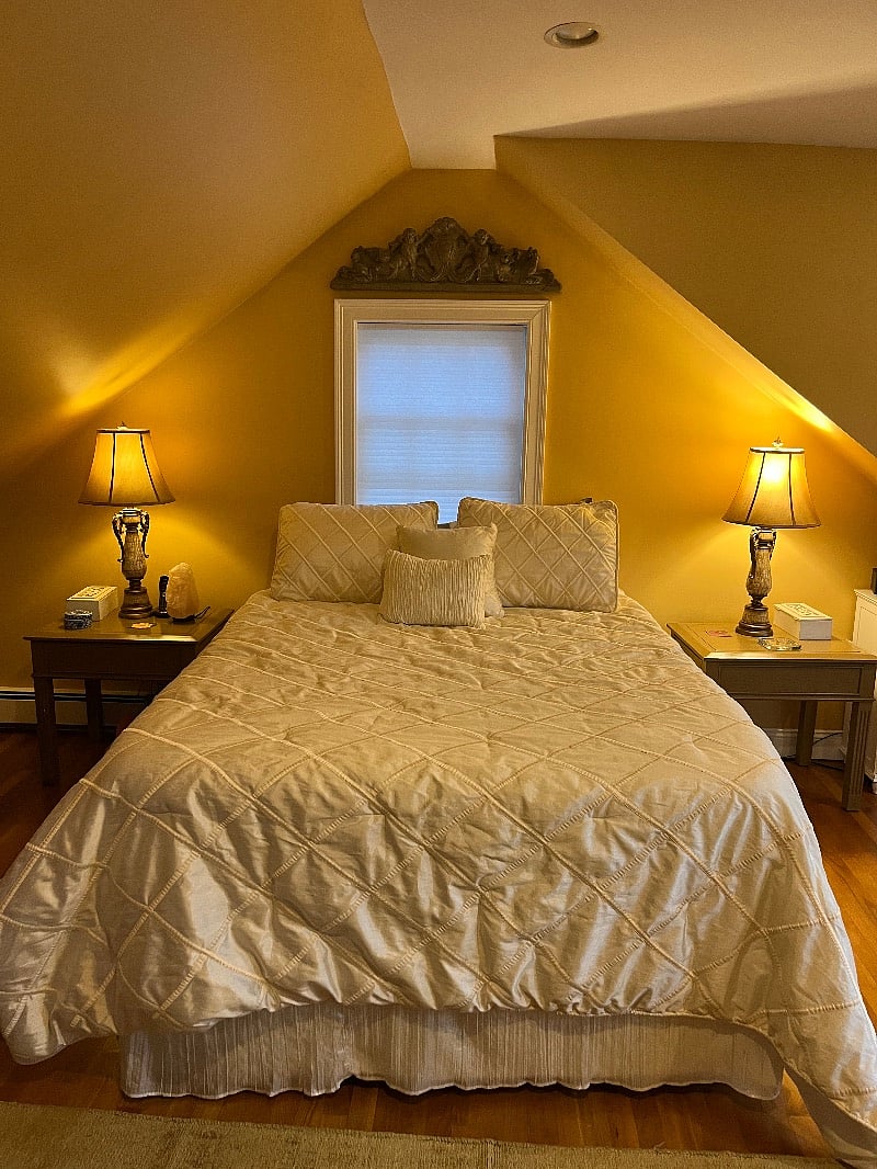 Master queen bedroom