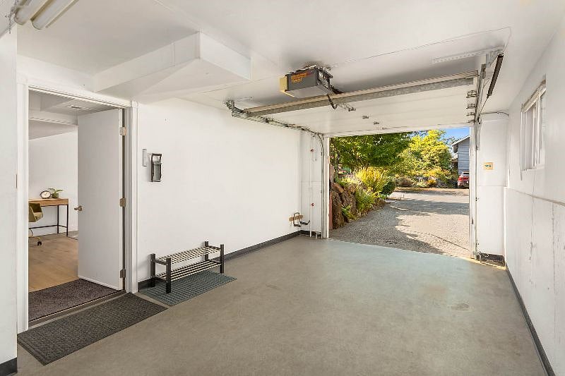 Park your car in the 1 car attached garage w/opener!