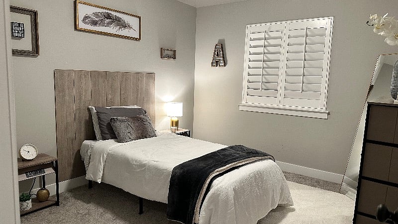 Cute twin bed bedroom to relax