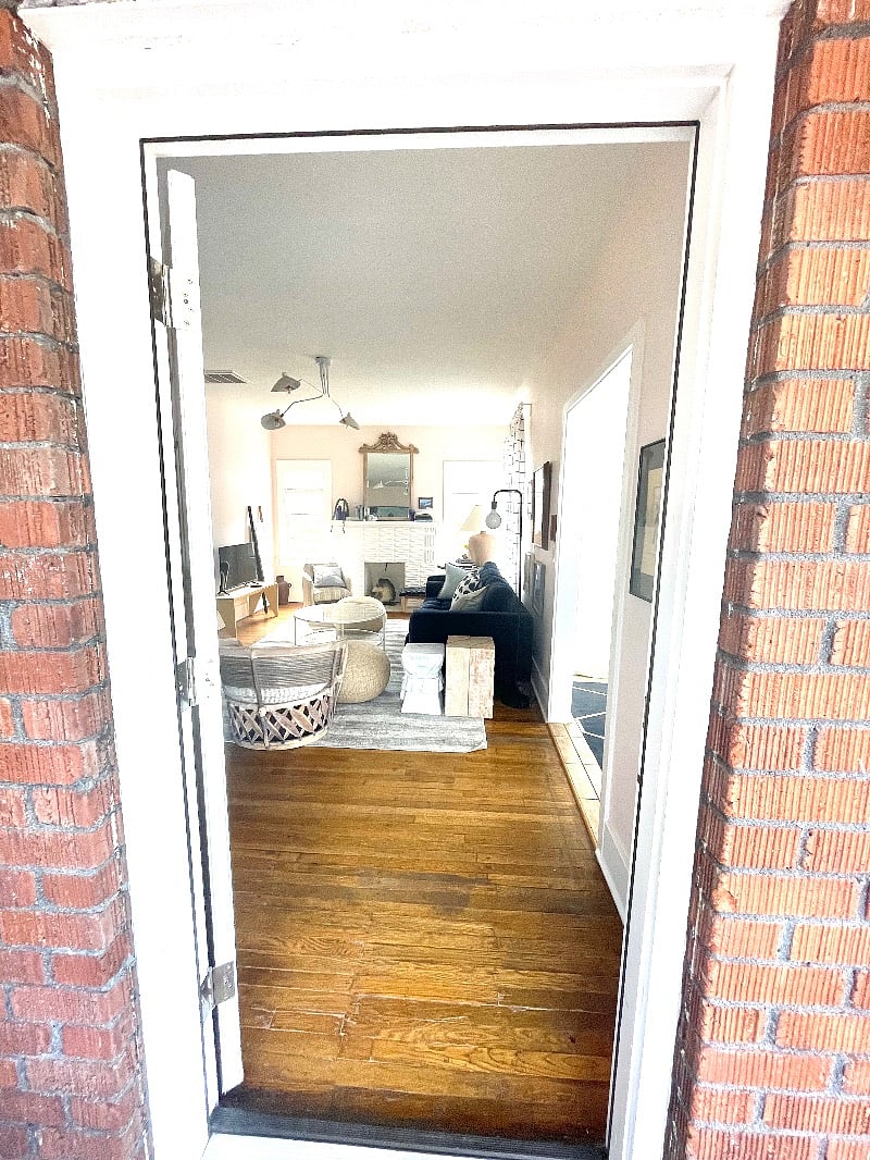 Entry view of living rolm