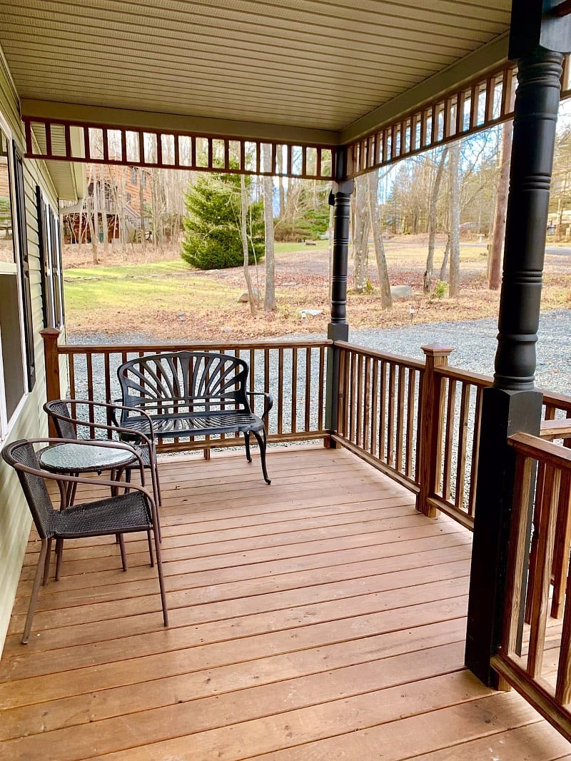 While the screened-porch is the choice of many of our guest, some enjoy sitting outside on the front porch near end of the quiet cul-de-sac. I find it to be a lovely place for me to do work on my laptop.