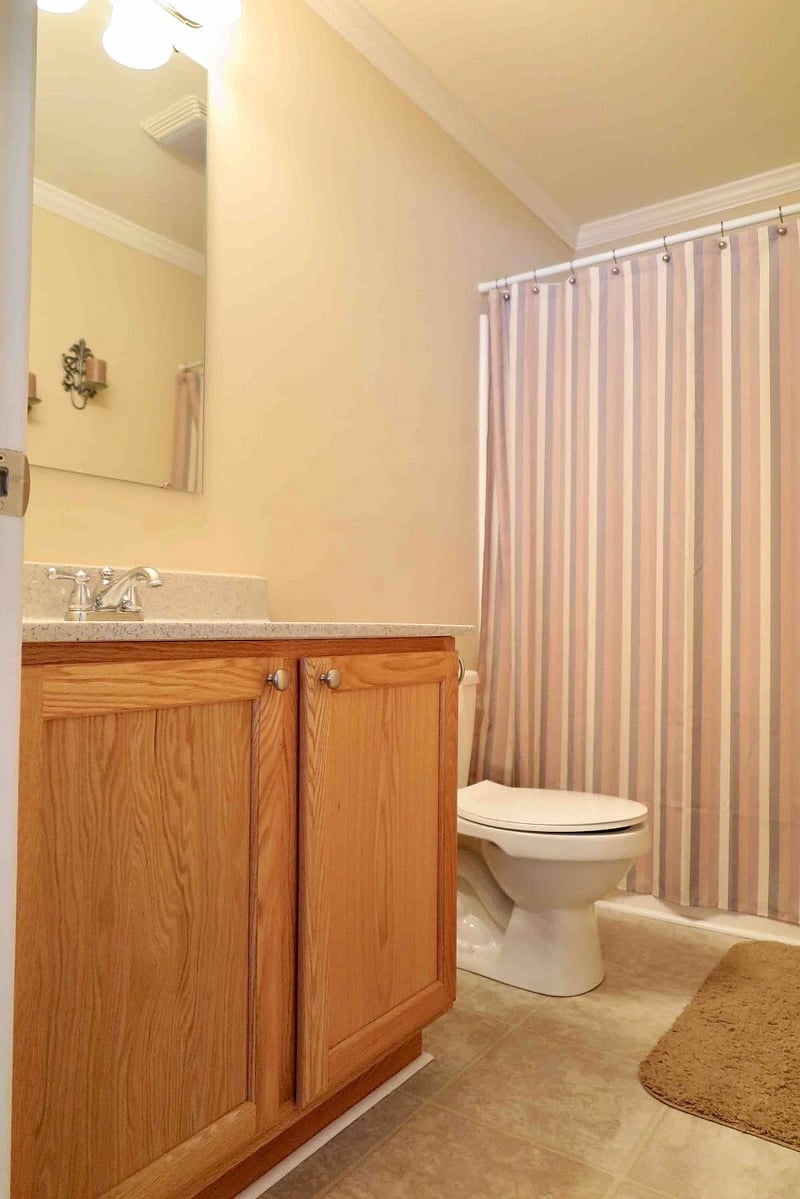 Full size Guest Bathroom, with its own thermostat.
