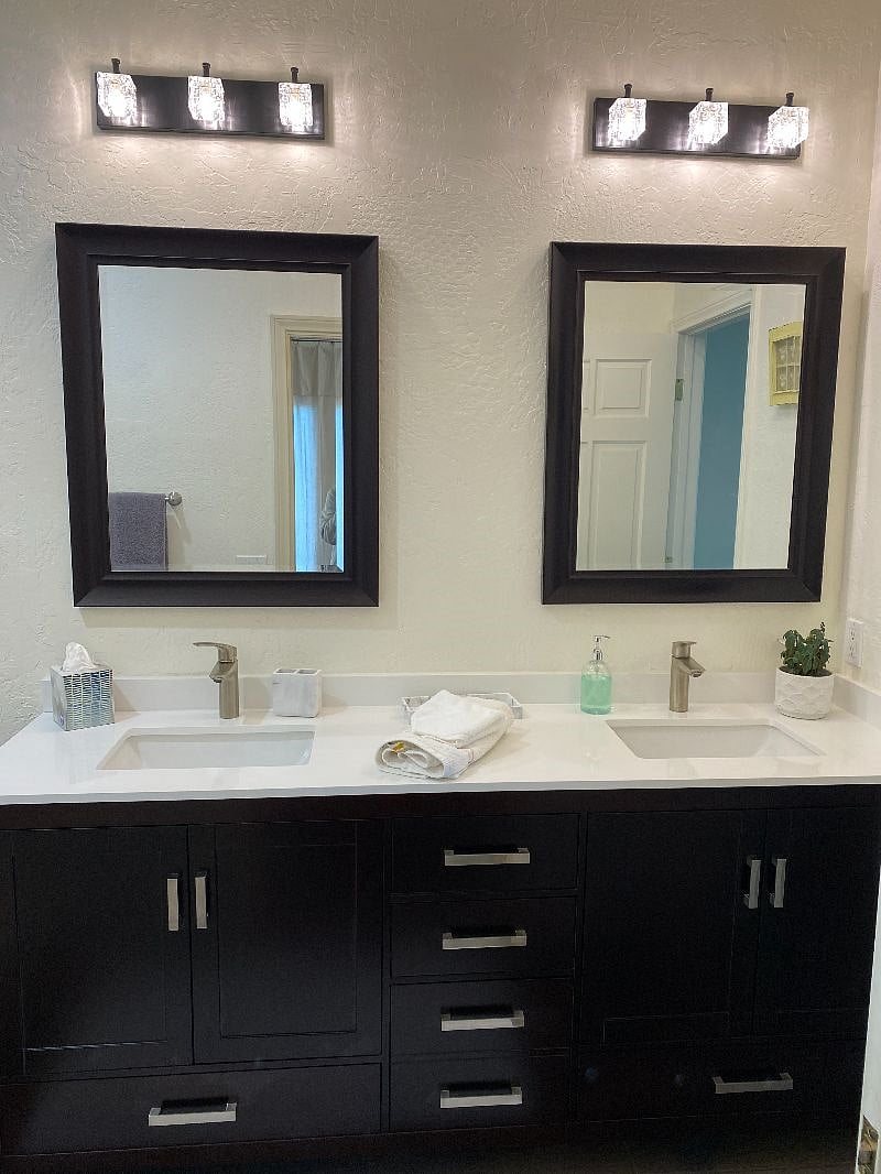 Double Sink Bathroom - Lots of Counter Space
