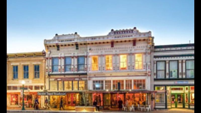 The most beautiful square in Texas is a short stroll away. Wineries, restaurants, shops, and coffee houses!