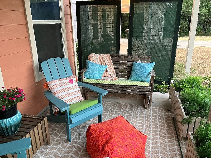 Peachtree Cottage's lovely, old-fashioned front porch... it's the biggest in the neighborhood!