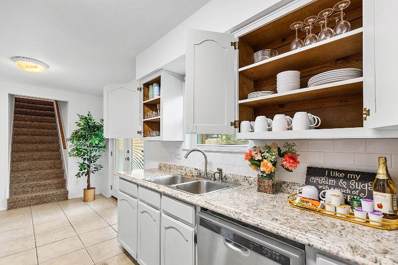 Furnished Finder property 432702_1 photo 17