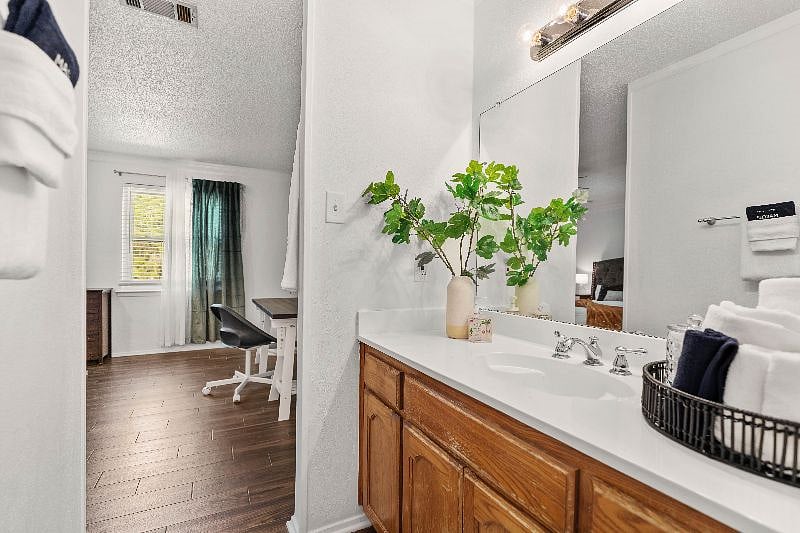 Furnished Finder property 432702_1 photo 30