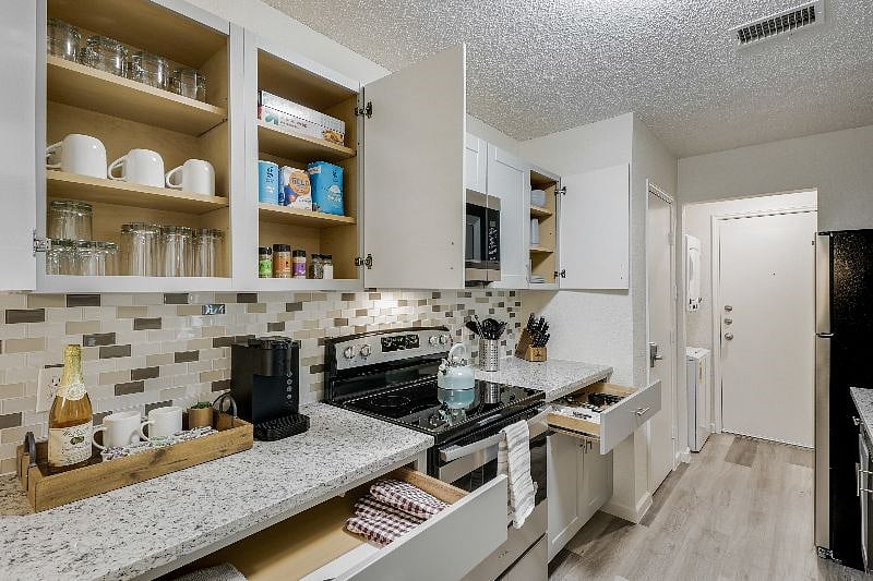 Furnished Finder property 432703_1 photo 11