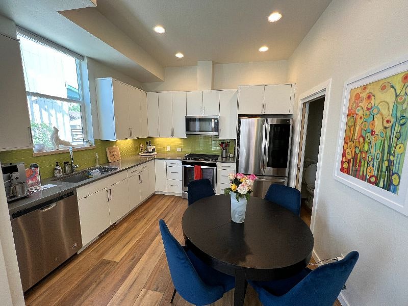 Furnished Finder property 432709_1 photo 3