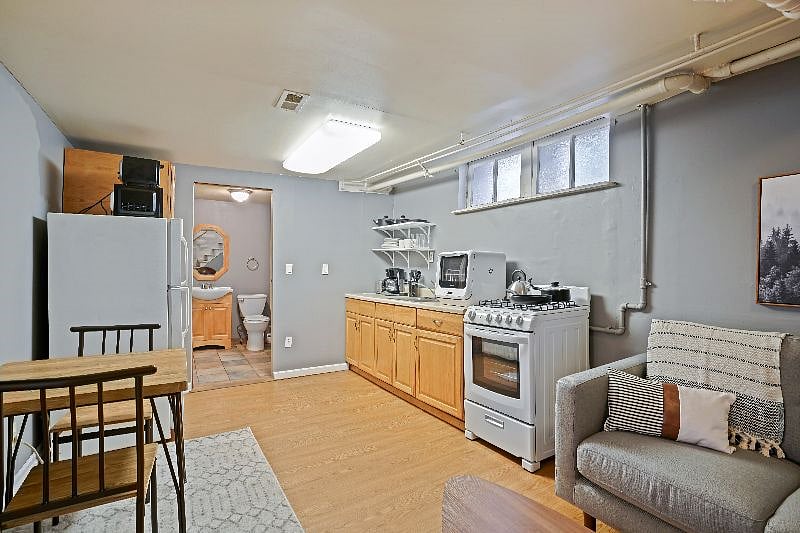 Furnished Finder property 432928_3 photo 10