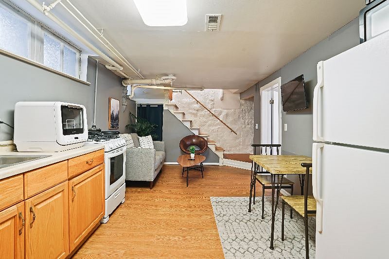 Furnished Finder property 432928_3 photo 8