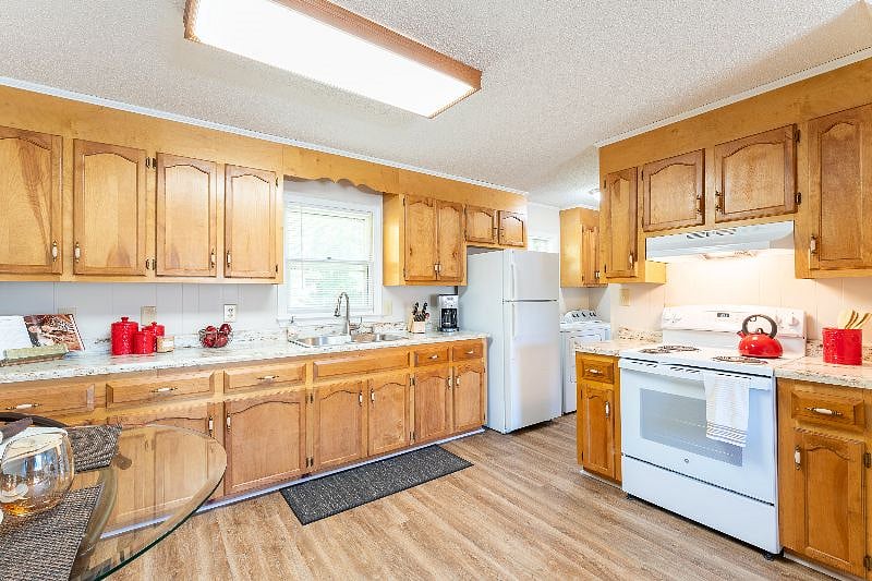 Cook with ease in a fully equipped kitchen featuring all the essentials for a seamless stay.