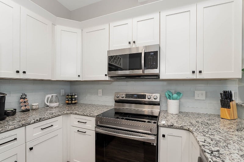 Enjoy coffee or tea with the Keurig coffee maker and electric tea kettle.