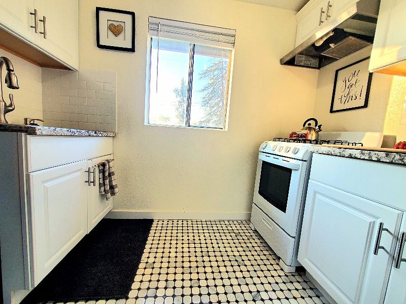 Kitchen has everything you need. 4 burner gas stove with oven. Fridgerator and freezer. Plates, silverware, cookware, etc all included.