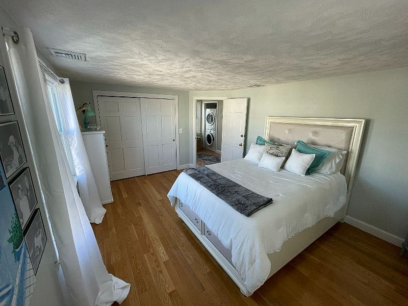 Guest Bedroom (2nd room)