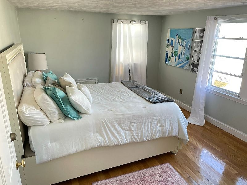 Guest Bedroom (2nd room)
